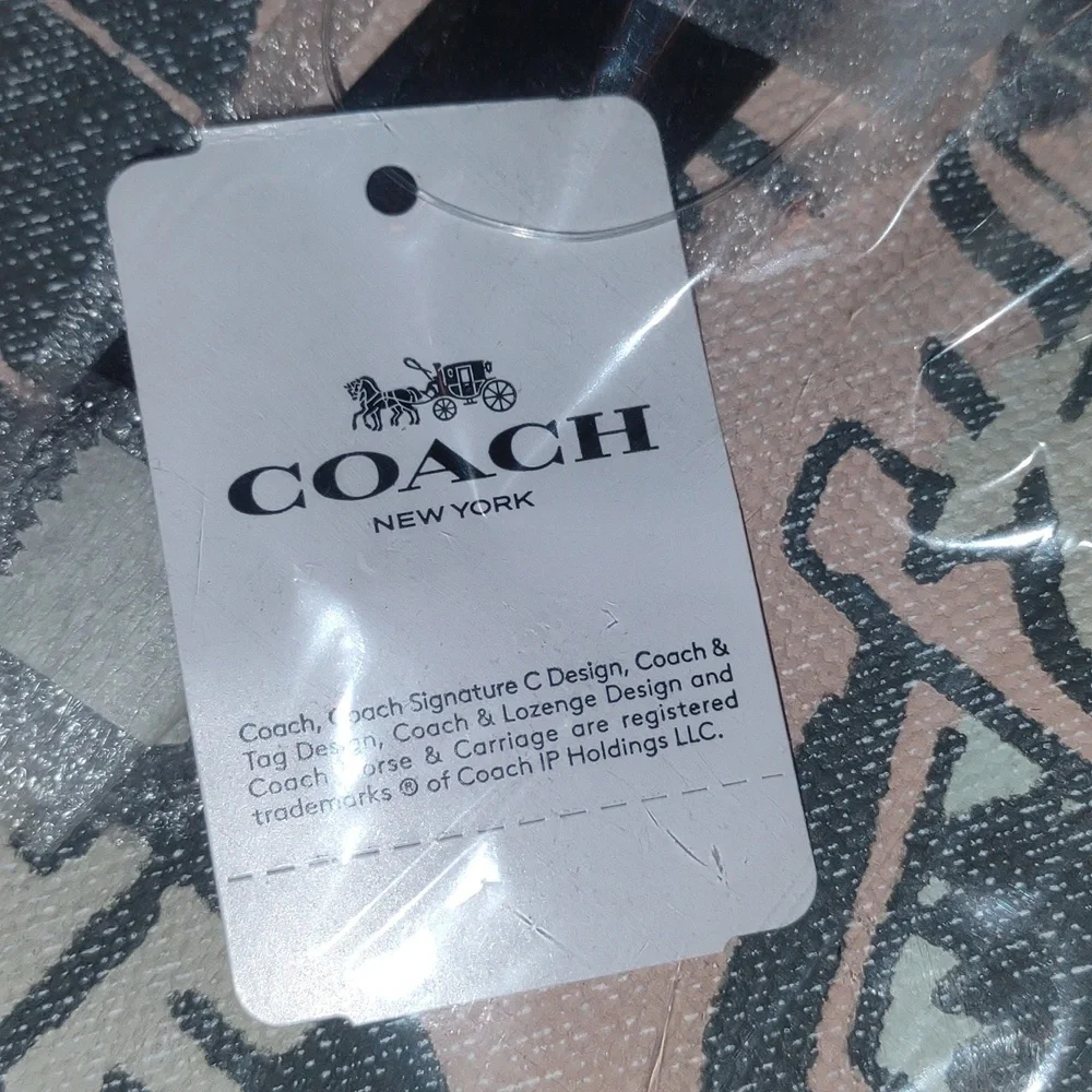 😻COACH😻 X MARVEL Black Widow Tote be first at cosplay! - Picture 8 of 12